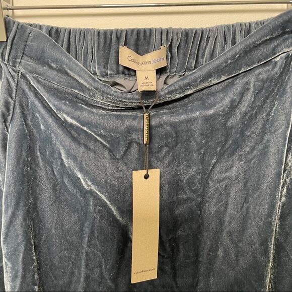 CALVIN KLEIN JEANS Off The Shoulder Velvet Top Blue/Gray Blouse NWT Medium - Picture 5 of 9